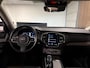 Volvo XC90 T8 AWD Recharge Inscription Stoelventilatie | 360° Camera | Harman Kardon | Schuifdak | Adaptieve Cruise Control | 22 Inch | Stankachel met Volvo On Call App | Stoel en Stuurwielverwarming | Full LED Meesturende koplampen | Pilot Assist | BLIS Dode Hoek Detectie | Elektrische voorstoelen geheugen | Nappa Lederen bekleding | Zitting verlenging voorstoelen | Lederen dashboard | Keyless Drive | Parkeersensoren voor+achter | Privacy Glass | Elektrisch bedienbare achterklep | Geïntegreerde zongordijnen achterportieren | Verlichte instaplijsten | 7-Persoons | 4-Zone Climate Control | DAB Radio | Apple Carplay/Android Auto | Crystal White Metallic |