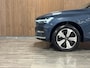 Volvo XC60 T6 AWD Recharge Plus Bright Trekhaak | All Season banden | Harman Kardon | Adaptieve Cruise Control | Standkachel met Volvo On Call App | Stoelverwarming voor+achter | Stuurwielverwarming | Parkeercamera | Full LED Meesturende koplampen | Pilot Assist | BLIS Dode Hoek Detectie | Elekrische voorstoelen geheugen | Contour Stoelen met wit stiksel en bies | Zitting verlenging voorstoelen | Schuifdak | 19 Inch | Google Infotainment | Keyless Drive | Parkeersensoren voor+achter | Privacy Glass | Elektrisch bedienbare achterklep | DAB Radio | Apple Carplay/Android Auto | Draadloos telefoon opladen | Denim Blue Metallic |
