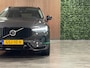Volvo XC60 T8 AWD Recharge Ultra Dark Luchtvering | Trekhaak | 360° Camera | 455pk | Head-Up Display | Harman Kardon | Adaptieve Cruise Control | Stoelverwarming voor+achter | Stuurwielverwarming | Schuifdak | Full LED Meesturende koplampen | Pilot Assist | BLIS Dode Hoek Detectie | Elektrische voorstoelen geheugen | Lederen bekleding | Zitting verlenging voorstoelen | Lederen dashboard | 21 Inch | Google Infotainment | Keyless Drive | Parkeersensoren voor+achter | Privacy Glass | Elektrisch bedienbare achterklep | DAB Radio | Apple Carplay/Android Auto | Alarm Klasse III | Draadloos telefoon opladen | Volvo On Call met mobiele App functie | Platinum Grey Metallic |