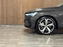 Volvo XC60 T8 AWD Recharge Ultra Dark Luchtvering | Trekhaak | 360° Camera | 455pk | Head-Up Display | Harman Kardon | Adaptieve Cruise Control | Stoelverwarming voor+achter | Stuurwielverwarming | Schuifdak | Full LED Meesturende koplampen | Pilot Assist | BLIS Dode Hoek Detectie | Elektrische voorstoelen geheugen | Lederen bekleding | Zitting verlenging voorstoelen | Lederen dashboard | 21 Inch | Google Infotainment | Keyless Drive | Parkeersensoren voor+achter | Privacy Glass | Elektrisch bedienbare achterklep | DAB Radio | Apple Carplay/Android Auto | Alarm Klasse III | Draadloos telefoon opladen | Volvo On Call met mobiele App functie | Platinum Grey Metallic |
