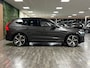 Volvo XC60 T8 AWD Recharge Ultra Dark Luchtvering | Trekhaak | 360° Camera | 455pk | Head-Up Display | Harman Kardon | Adaptieve Cruise Control | Stoelverwarming voor+achter | Stuurwielverwarming | Schuifdak | Full LED Meesturende koplampen | Pilot Assist | BLIS Dode Hoek Detectie | Elektrische voorstoelen geheugen | Lederen bekleding | Zitting verlenging voorstoelen | Lederen dashboard | 21 Inch | Google Infotainment | Keyless Drive | Parkeersensoren voor+achter | Privacy Glass | Elektrisch bedienbare achterklep | DAB Radio | Apple Carplay/Android Auto | Alarm Klasse III | Draadloos telefoon opladen | Volvo On Call met mobiele App functie | Platinum Grey Metallic |
