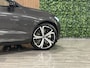 Volvo XC60 T8 AWD Recharge Ultra Dark Luchtvering | Trekhaak | 360° Camera | 455pk | Head-Up Display | Harman Kardon | Adaptieve Cruise Control | Stoelverwarming voor+achter | Stuurwielverwarming | Schuifdak | Full LED Meesturende koplampen | Pilot Assist | BLIS Dode Hoek Detectie | Elektrische voorstoelen geheugen | Lederen bekleding | Zitting verlenging voorstoelen | Lederen dashboard | 21 Inch | Google Infotainment | Keyless Drive | Parkeersensoren voor+achter | Privacy Glass | Elektrisch bedienbare achterklep | DAB Radio | Apple Carplay/Android Auto | Alarm Klasse III | Draadloos telefoon opladen | Volvo On Call met mobiele App functie | Platinum Grey Metallic |