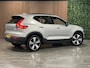 Volvo XC40 Recharge Plus 70 kWh | 98% SoH | All Season Banden | Adaptieve Cruise Control | Stoel en Stuurwielverwarming | Parkeercamera | Pilot Assist | BLIS Dode Hoek Detectie | 19 Inch | Zitting verlenging voorstoelen | Warmtepomp | Keyless Drive | Parkeersensoren voor+achter | Elektrisch bedienbare achterklep | DAB Radio | Apple Carplay/Android Auto | Alarm Klasse III | Draadloos telefoon opladen | Volvo On Call met mobiele App functie | Silver Dawn Metallic |