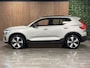 Volvo XC40 Recharge Plus 70 kWh All Season Banden | Adaptieve Cruise Control | Stoel en Stuurwielverwarming | Parkeercamera | Pilot Assist | BLIS Dode Hoek Detectie | 19 Inch | Zitting verlenging voorstoelen | Warmtepomp | Keyless Drive | Parkeersensoren voor+achter | Elektrisch bedienbare achterklep | DAB Radio | Apple Carplay/Android Auto | Alarm Klasse III | Draadloos telefoon opladen | Volvo On Call met mobiele App functie | Silver Dawn Metallic |