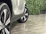 Volvo XC40 Recharge Plus 70 kWh All Season Banden | Adaptieve Cruise Control | Stoel en Stuurwielverwarming | Parkeercamera | Pilot Assist | BLIS Dode Hoek Detectie | 19 Inch | Zitting verlenging voorstoelen | Warmtepomp | Keyless Drive | Parkeersensoren voor+achter | Elektrisch bedienbare achterklep | DAB Radio | Apple Carplay/Android Auto | Alarm Klasse III | Draadloos telefoon opladen | Volvo On Call met mobiele App functie | Silver Dawn Metallic |