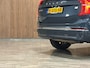 Volvo XC90 T8 AWD Recharge Plus Bright Long Range Trekhaak | 360 Camera | All Season banden | Harman Kardon | 455pk | Adaptieve Cruise Control | Standkachel met Volvo On Call App | Stoelverwarming voor+achter | Stuurwielverwarming | Schuifdak | Full LED Meesturende koplampen | Pilot Assist | BLIS Dode Hoek Detectie | Elektrische voorstoelen geheugen | Lederen bekleding | Zitting verlenging voorstoelen | Lederen dashboard | 20 Inch | Google Infotainment | Keyless Drive | Parkeersensoren voor+achter | Privacy Glass | Elektrisch bedienbare achterklep | Geïntegreerde zongordijnen achterportieren | Geïntegreerd kinderzitje achterin | Verlichte instaplijsten | 7-Persoons | 4-Zone Climate Control | DAB Radio | Alarm Klasse III | Draadloos telefoon opladen | Denim Blue Metallic |
