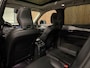Volvo XC90 T8 AWD Recharge Plus Bright Long Range Trekhaak | 360 Camera | All Season banden | Harman Kardon | 455pk | Adaptieve Cruise Control | Standkachel met Volvo On Call App | Stoelverwarming voor+achter | Stuurwielverwarming | Schuifdak | Full LED Meesturende koplampen | Pilot Assist | BLIS Dode Hoek Detectie | Elektrische voorstoelen geheugen | Lederen bekleding | Zitting verlenging voorstoelen | Lederen dashboard | 20 Inch | Google Infotainment | Keyless Drive | Parkeersensoren voor+achter | Privacy Glass | Elektrisch bedienbare achterklep | Geïntegreerde zongordijnen achterportieren | Geïntegreerd kinderzitje achterin | Verlichte instaplijsten | 7-Persoons | 4-Zone Climate Control | DAB Radio | Alarm Klasse III | Draadloos telefoon opladen | Denim Blue Metallic |