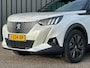 Peugeot e-2008 EV 50kWh 136pk GT I SOH 93% I Zwart Dak I Navigatie I Lederen bekleding