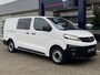 Opel Vivaro 1.5 CDTI L3H1 DC Selection / 6-Persoons / Cruise-Control / Trekhaak / Zijschuifdeur-Rechts / Houten-Vloer / Zijwandbekleding / Apple-Carplay & Android-Auto / Navi / Radio-Bluetooth / Airco / 16'' All-Seasons / ENZ.