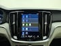 Volvo V60 B4 Automaat Plus Dark / Standkachel / Stoel/- stuurverwarming / Keyles entry / Trekhaak / Camera /