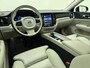 Volvo V60 B4 Automaat Plus Dark / Standkachel / Stoel/- stuurverwarming / Keyles entry / Trekhaak / Camera /