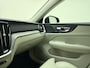 Volvo V60 B4 Automaat Plus Dark / Standkachel / Stoel/- stuurverwarming / Keyles entry / Trekhaak / Camera /