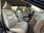 Volvo V70 2.4 Edition Classic Automaat | Leder | Stoelverwarming | Clima | Trekhaak | Xenon | 16" Velgen | PDC | Cruise |