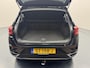 Volkswagen T-Roc 1.5 TSi Sport Trekhaak-Navigatie-Carplay-Adapt.Cr.contr-Camera-Stoelverwarming-Parkeersensoren V+A-Lm16''velgen