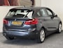 BMW 2-Serie Active Tourer 225XE iPERFORMANCE 136 PK PLUG IN HYBRID NAVIGATIE CRUISE CONTROL ACHTERUITRIJCAMERA STOELVERWARMING BLUETOOTH TELEFOON PARKEERSENSOREN VOOR & ACHTER ZEER MOOI ! 3010 DEK