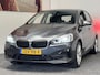 BMW 2-Serie Active Tourer 225XE iPERFORMANCE 136 PK PLUG IN HYBRID NAVIGATIE CRUISE CONTROL ACHTERUITRIJCAMERA STOELVERWARMING BLUETOOTH TELEFOON PARKEERSENSOREN VOOR & ACHTER ZEER MOOI ! 3010 DEK
