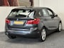 BMW 2-Serie Active Tourer 225XE iPERFORMANCE 136 PK PLUG IN HYBRID NAVIGATIE A RIJ CAMERA STOEL VERWARMING PARKEER SENSOREN VOOR & ACHTER ZEER MOOI !!