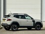 Dacia Duster 1.6 Hybrid 140 Extreme / Fabrieksgarantie 05-2028 / 360 Graden Camera / Stoel & Stuurverwarming / Draadloos Telefoonlader / Climate Control / Apple Carplay & Android Auto / Dode Hoek Detectie /