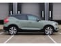 Volvo XC40 Recharge Plus 70 kWh | 20'' Lichtmetalen velgen | Stoelverwarming | Parkeercamera | Parkeersensoren voor + achter | 4 seizoenenbanden | Privacy Glass | Google infotainment