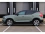 Volvo XC40 Recharge Plus 70 kWh | 20'' Lichtmetalen velgen | Stoelverwarming | Parkeercamera | Parkeersensoren voor + achter | 4 seizoenenbanden | Privacy Glass | Google infotainment