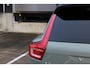 Volvo XC40 Recharge Plus 70 kWh | 20'' Lichtmetalen velgen | Stoelverwarming | Parkeercamera | Parkeersensoren voor + achter | 4 seizoenenbanden | Privacy Glass | Google infotainment