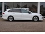 Volkswagen Golf Variant 1.5 eTSI Life Edition | Wegklapbare trekhaak | Navigatie | 360 graden | PDC