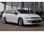Volkswagen Golf Variant 1.5 eTSI Life Edition | Wegklapbare trekhaak | Navigatie | 360 graden | PDC