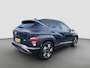 Hyundai Kona 1.6 GDI 141pk HEV Premium Sky | Premium audio | 360 camera | Schuif-kanteldak | Bestuurdersstoel met geheugen | Adaptive cruise control | Dodehoek detectie | Full LED koplampen | Stoelverwarming | Stoelventilatie | Stuurverwarming