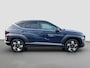 Hyundai Kona 1.6 GDI 141pk HEV Premium Sky | Premium audio | 360 camera | Schuif-kanteldak | Bestuurdersstoel met geheugen | Adaptive cruise control | Dodehoek detectie | Full LED koplampen | Stoelverwarming | Stoelventilatie | Stuurverwarming