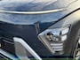 Hyundai Kona 1.6 GDI 141pk HEV Premium Sky | Premium audio | 360 camera | Schuif-kanteldak | Bestuurdersstoel met geheugen | Adaptive cruise control | Dodehoek detectie | Full LED koplampen | Stoelverwarming | Stoelventilatie | Stuurverwarming