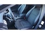 Mercedes-Benz GLA 180 122pk 2x AMG-Line Leder/Alcantara 18inch LM Keyless LED A-Camera *NL auto* 77686km!