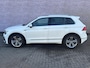 Volkswagen Tiguan 1.5 TSI ACT Highline Business R-line | Elektrisch bedienbare bestuurdersstoel | 360 graden camera | Parkeersensoren voor + achter | Panorama dak | Elektrisch schuif/kantel dak | Elektrisch bedienbare trekhaak | 19 Inch lichtmetalen velgen | Elektrisch bedienbare achterklep | Lederen bekleding | DSG Automaat |