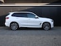 BMW X5 xDrive40i High Executive | M SPORT | LEDER | MEMORY | PANO-DAK | TREKHAAK | HEAD-UP | CAMERA | APPLE CARPLAY | STOELVERW. |