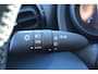 Toyota Yaris Cross 1.5 Hybrid All season banden l Adaptief cruise control l Navi l Apple/Android carplay l Armsteun l Elektrisch inklapbare buitenspiegels l Climate control l Achteruitrijcamera
