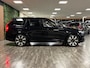 Volvo XC90 T8 AWD Recharge Ultra Dark Vol! | Bowers & Wilkins | Luchtvering | Stoelventilatie | Trekhaak | 360 Camera | Head-Up Display | Stoelmassage | 455pk | Adaptieve Cruise Control | Stoelverwarming voor+achter | Stuurwielverwarming | Schuifdak | 21 Inch |  Full LED Meesturende koplampen | Pilot Assist | BLIS Dode Hoek Detectie | Alcantara hemelbekleding | Lederen handgrepen en zonnekleppen | Elektrische voorstoelen geheugen | Nappa Lederen bekleding | Zitting verlenging voorstoelen | Keyless Drive | Parkeersensoren voor+achter | Privacy Glass | Elektrisch bedienbare achterklep | Geïntegreerde zongordijnen achterportieren | Geïntegreerd kinderzitje achterin | Verlichte instaplijsten | 7-Persoons | 4-Zone Climate Control | DAB Radio | Apple Carplay/Android Auto | Alarm Klasse III | Draadloos telefoon opladen | Volvo On Call met mobiele App functie | Onyx Black Metallic |