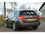 Peugeot 308 SW 1.2 PureTech 130pk Allure - Gris Platinium - Panorama/Carplay/Camera - Topstaat
