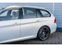 BMW 3-Serie Touring 335xi Luxury Line M pakket Org NL NAP panorama dak Leer dealer onderhouden