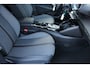 Peugeot 208 Allure | 16" Lichtmetalen velgen 'ELBORN' | Climate Control | Dashboard en deurpanelen in kunststof met carboneffect