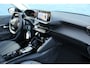Peugeot 208 Allure | 16" Lichtmetalen velgen 'ELBORN' | Climate Control | Dashboard en deurpanelen in kunststof met carboneffect