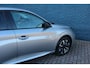 Peugeot 208 Allure | 16" Lichtmetalen velgen 'ELBORN' | Climate Control | Dashboard en deurpanelen in kunststof met carboneffect