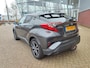 Toyota C-HR 1.8 Hybrid EXECUTIVE TREKHAAK 4S-BANDEN STOELVERW KEYLESS NAVI CAMERA PARK-SENSOREN 18'' LM-VELGEN CLIMA AD-CRUISE NL-AUTO