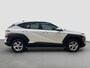 Hyundai Kona 1.6 GDI 141pk HEV Comfort | Camera | Draadloos carplay | Climate control | Adaptive cruise control | Keyless entry | Full Led koplampen | 16'' velgen | Parkeersensoren voor en achter
