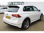 Volkswagen Tiguan 1.4 TSI Highline Business R-Line | Incl. 12 maanden Garantie | Panorama dak | Stoelverwarming | Achteruitrijcamera | Elektrische kofferbakklep | Adaptive cruise controle | DAB | Apple CarPlay/Android Auto | Virtual cockpit | Climate controle | Navigatie | Draadloze telefoonlader | Parkeersensoren V+A | Origineel NL Auto | NAP |