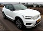 Volvo XC40 Recharge P8 AWD 300kW/408pk Aut. R-Design HARMAN/KARDON + ADAPT.CRUISE + EL.TREKHAAK + CAMERA + BLIS + PILOT ASSIST + GOOGLE DASHBOARD + LANE ASSIST + LEER/ALCANTARA + STOEL-&STUURVERWARMING + PARKSENSOREN V&A + 20" LM-VELGEN!!
