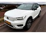 Volvo XC40 Recharge P8 AWD 300kW/408pk Aut. R-Design HARMAN/KARDON + ADAPT.CRUISE + EL.TREKHAAK + CAMERA + BLIS + PILOT ASSIST + GOOGLE DASHBOARD + LANE ASSIST + LEER/ALCANTARA + STOEL-&STUURVERWARMING + PARKSENSOREN V&A + 20" LM-VELGEN!!