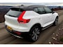 Volvo XC40 Recharge P8 AWD 300kW/408pk Aut. R-Design HARMAN/KARDON + ADAPT.CRUISE + EL.TREKHAAK + CAMERA + BLIS + PILOT ASSIST + GOOGLE DASHBOARD + LANE ASSIST + LEER/ALCANTARA + STOEL-&STUURVERWARMING + PARKSENSOREN V&A + 20" LM-VELGEN!!