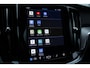Volvo V60 T6 Automaat Plug-in hybrid AWD Plus Dark | Demo Deal | Semi Elektrische trekhaak | Premium audio by Harman Kardon | Apple carplay/Android auto | Rondom zichtcamera | Verwarmbare voorstoelen en achterbank | Verwarmbaar stuurwiel | Verwarmde voorruit |