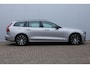 Volvo V60 T6 Automaat Plug-in hybrid AWD Plus Dark | Demo Deal | Semi Elektrische trekhaak | Premium audio by Harman Kardon | Apple carplay/Android auto | Rondom zichtcamera | Verwarmbare voorstoelen en achterbank | Verwarmbaar stuurwiel | Verwarmde voorruit |