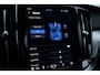 Volvo V60 T6 Automaat Plug-in hybrid AWD Plus Dark | Demo Deal | Semi Elektrische trekhaak | Premium audio by Harman Kardon | Apple carplay/Android auto | Rondom zichtcamera | Verwarmbare voorstoelen en achterbank | Verwarmbaar stuurwiel | Verwarmde voorruit |