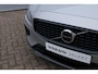 Volvo V60 2.0 T6 Plug-in hybrid AWD Plus Dark | Trekhaak | Premium audio by Harman Kardon | Apple carplay/Android auto | Rondom zichtcamera  | Verwarmbare voorstoelen en achterbank | Verwarmbaar stuurwiel | Verwarmde voorruit |